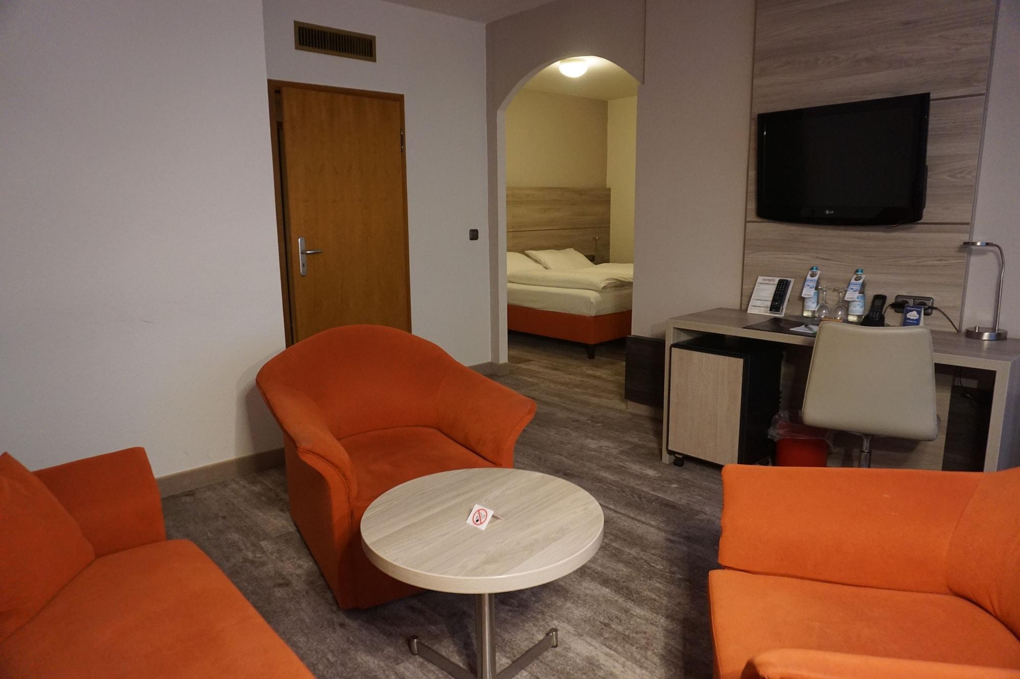 Hotel Kastanienhof Ердинг Екстериор снимка