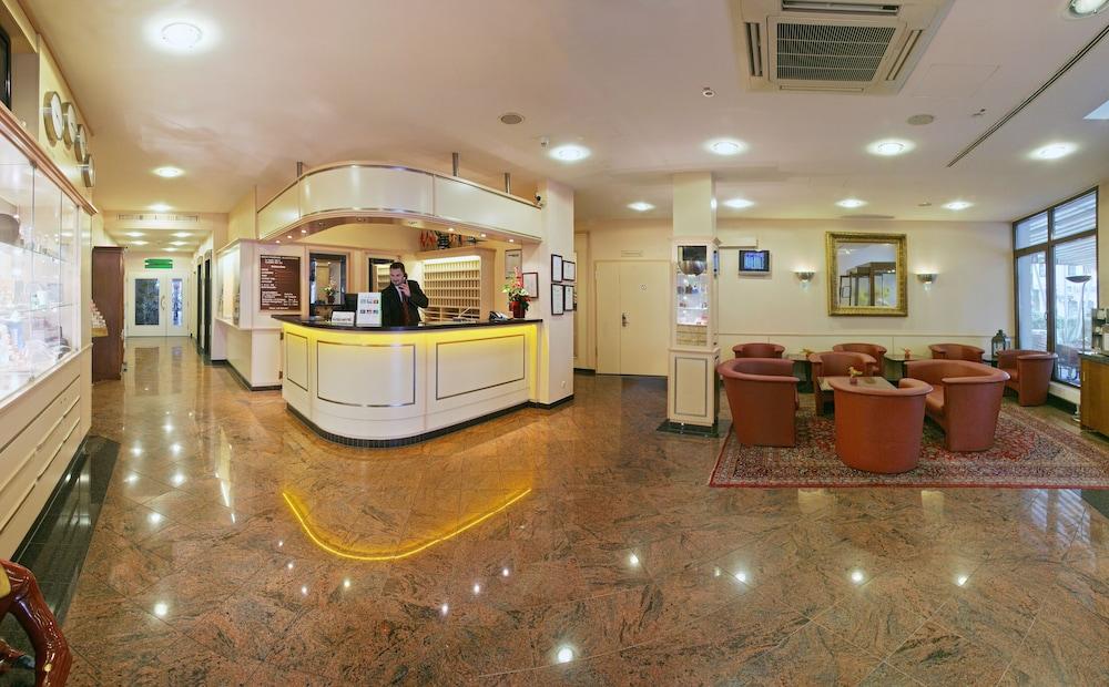 Hotel Kastanienhof Ердинг Екстериор снимка
