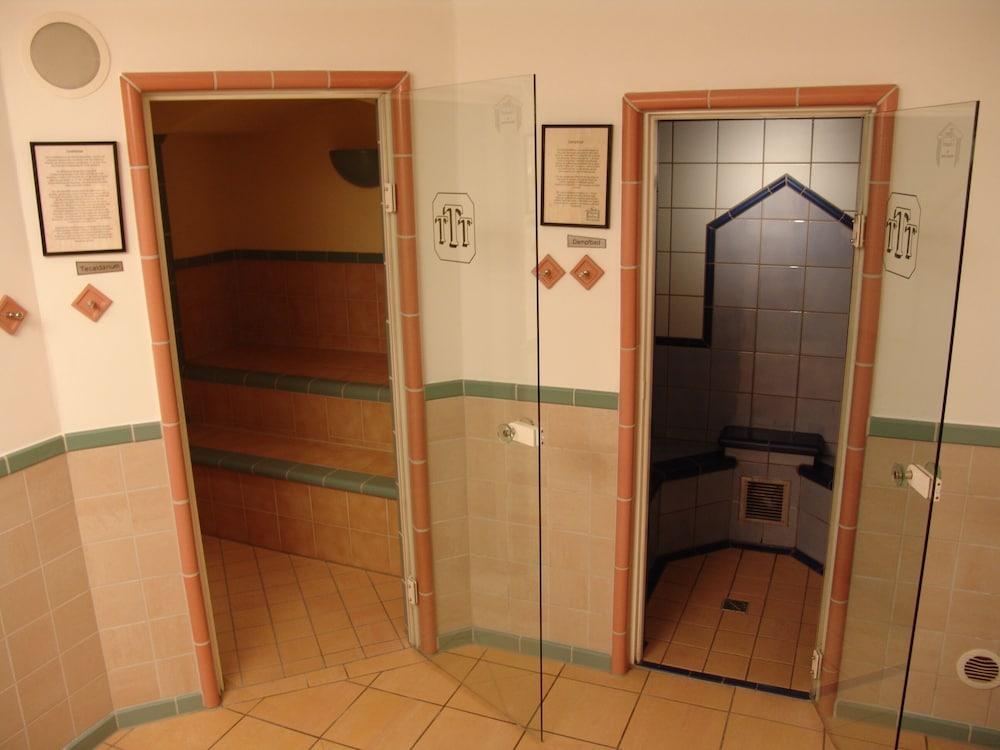 Hotel Kastanienhof Ердинг Екстериор снимка