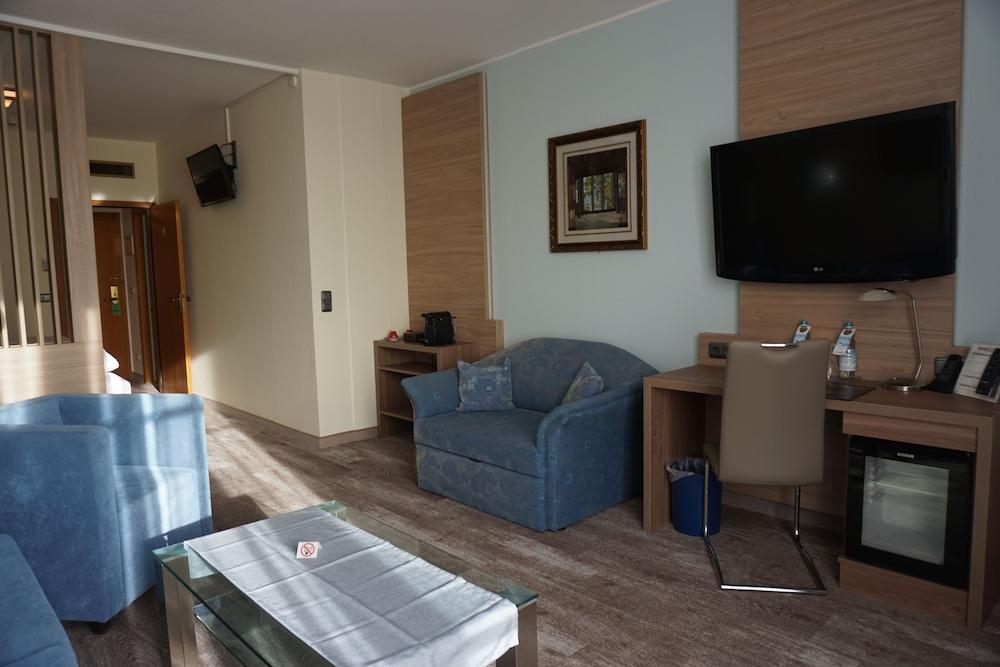 Hotel Kastanienhof Ердинг Екстериор снимка