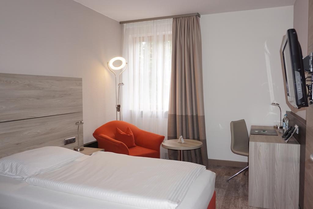Hotel Kastanienhof Ердинг Екстериор снимка