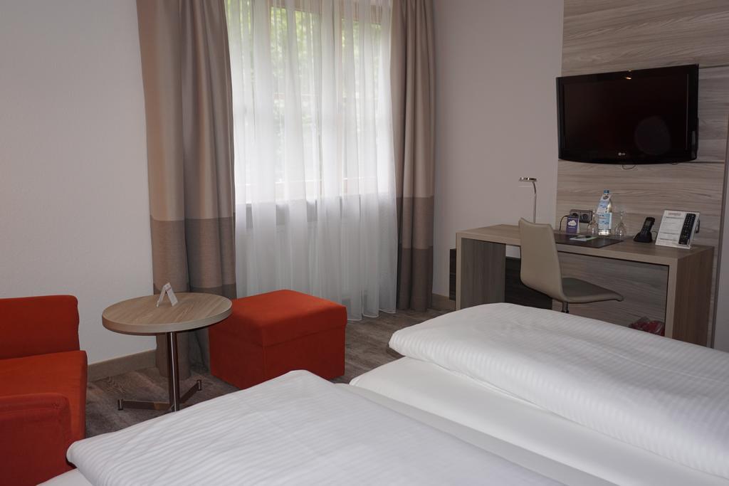 Hotel Kastanienhof Ердинг Екстериор снимка