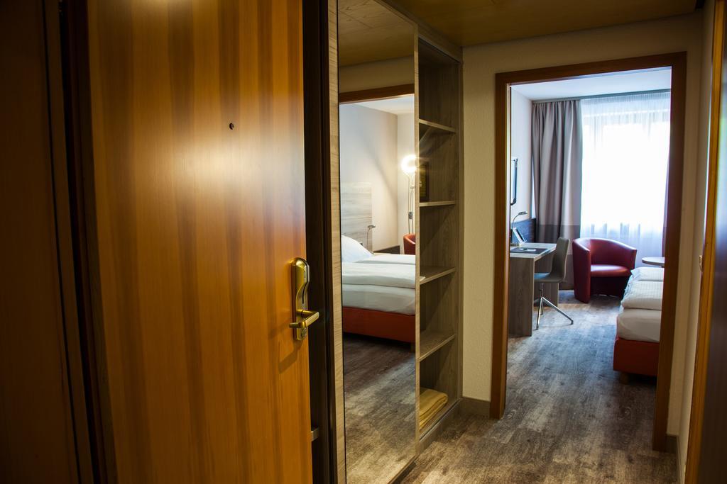 Hotel Kastanienhof Ердинг Екстериор снимка