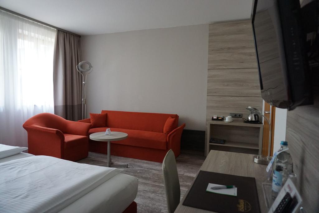 Hotel Kastanienhof Ердинг Екстериор снимка