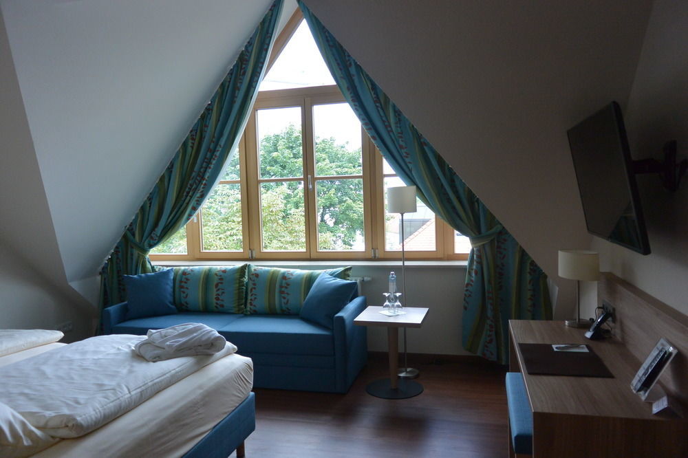 Hotel Kastanienhof Ердинг Екстериор снимка